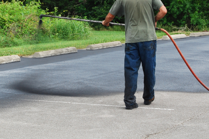 sealcoating asphalt driveweay