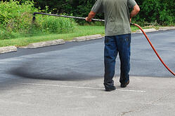 sealcoating asphalt driveweay