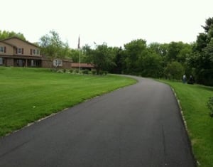 finished-asphalt-driveway